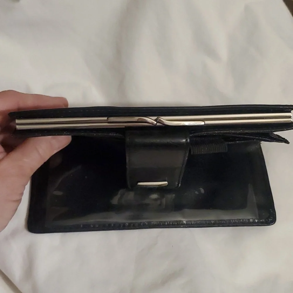 FOSSIL GENUINE LEATHER WALLET - Picture 8 of 14
